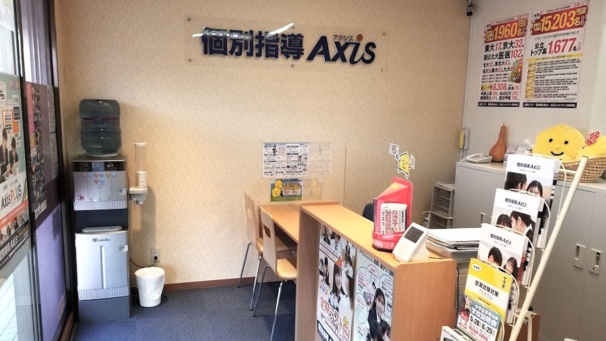 戸頭駅前校 玄関を入るとすぐに受付