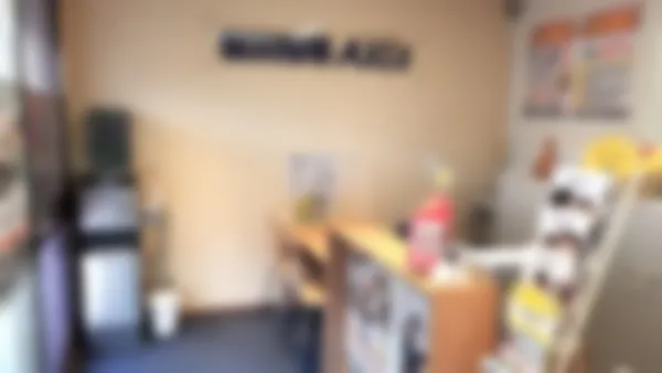 戸頭駅前校 玄関を入るとすぐに受付