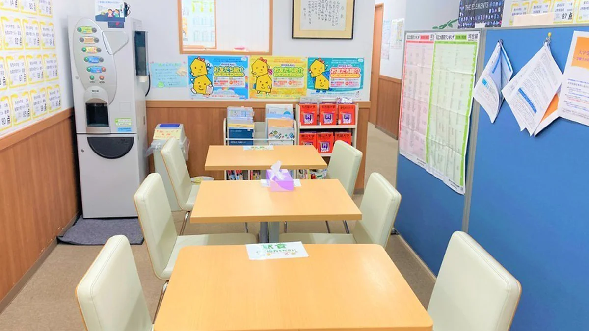 豊田浄水校 勉強の合い間に休憩できるフリースペースをご用意しています。