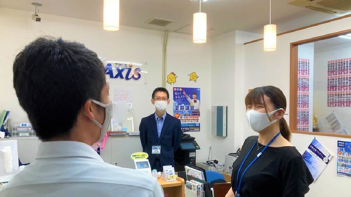 一宮駅前校 笑顔で出迎え、親身になって相談にのります。