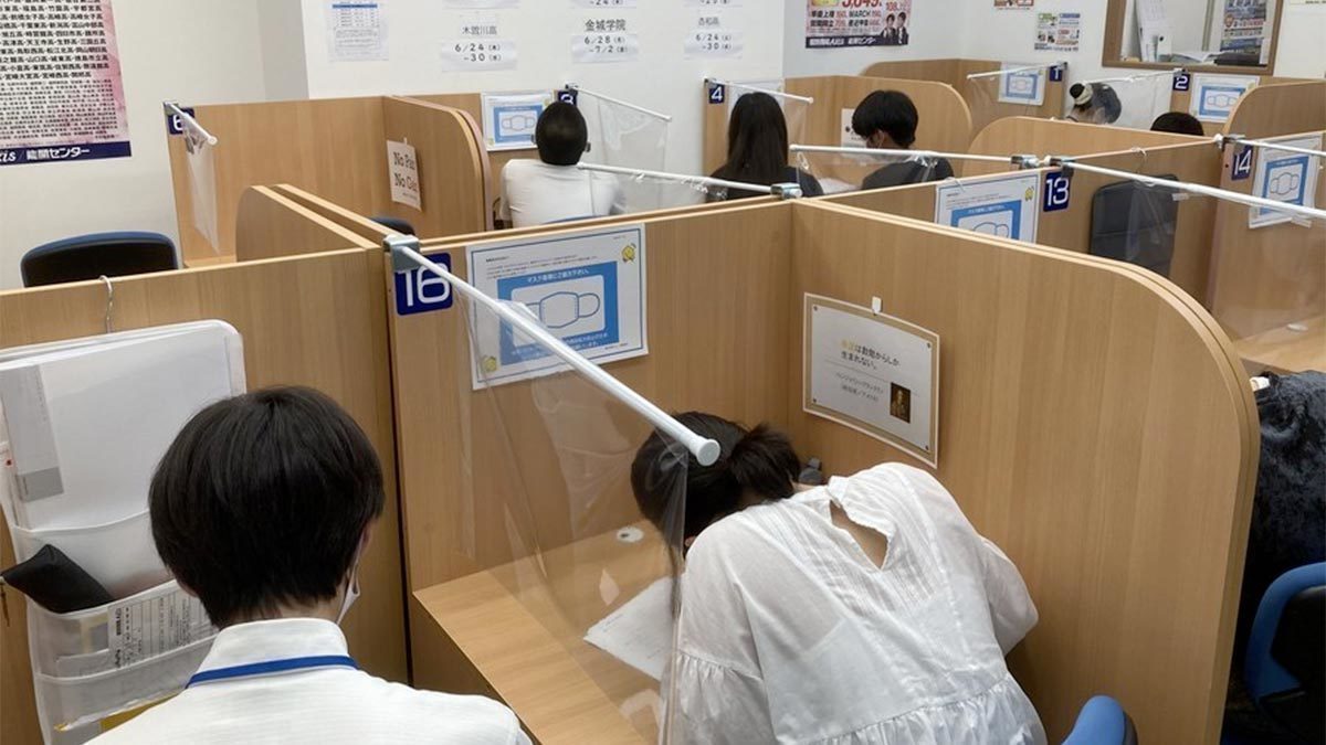 一宮駅前校 「わかる」から「できる」まで、丁寧に指導します。