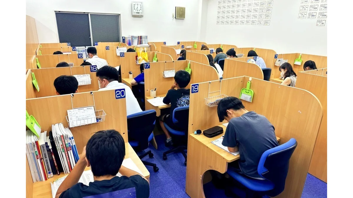 天白鴻の巣校 テスト直前の土日は朝から演習会を実施！ 過去問題や予想問題で学習の磨き上げ