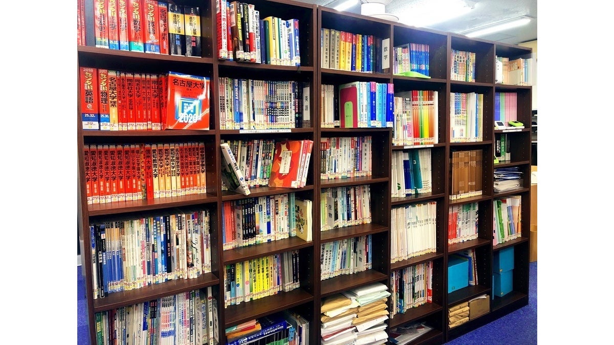 天白鴻の巣校 自習で使える教材も豊富です