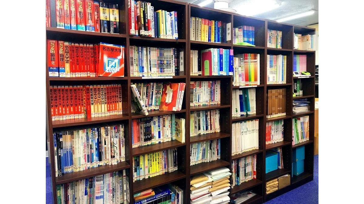 天白鴻の巣校 自習で使える教材も豊富です