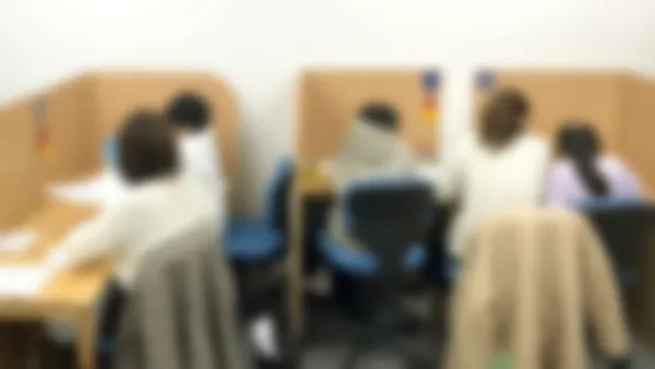 日進竹の山校 いつでも先生が横にいるから安心して取り組める授業スペース