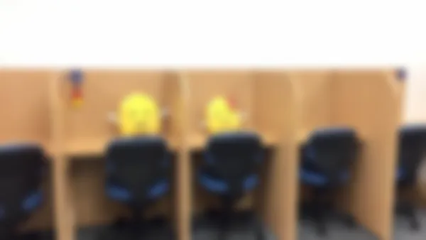 日進竹の山校 仕切りがあるから集中できる自習ブース