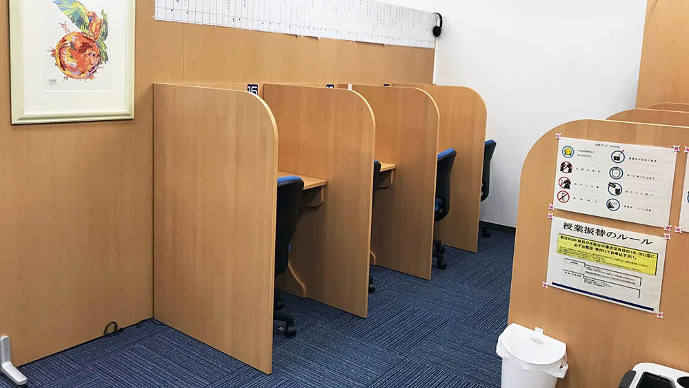 名東一社校 自習室 月曜日~土曜日週6日間開放(祝日も開放)
11:00~22:00