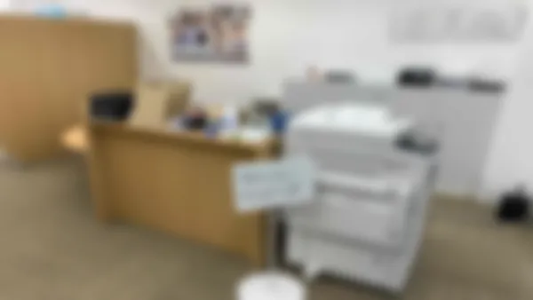 西春駅前校 受付です。「こんにちは」の挨拶が飛び交います