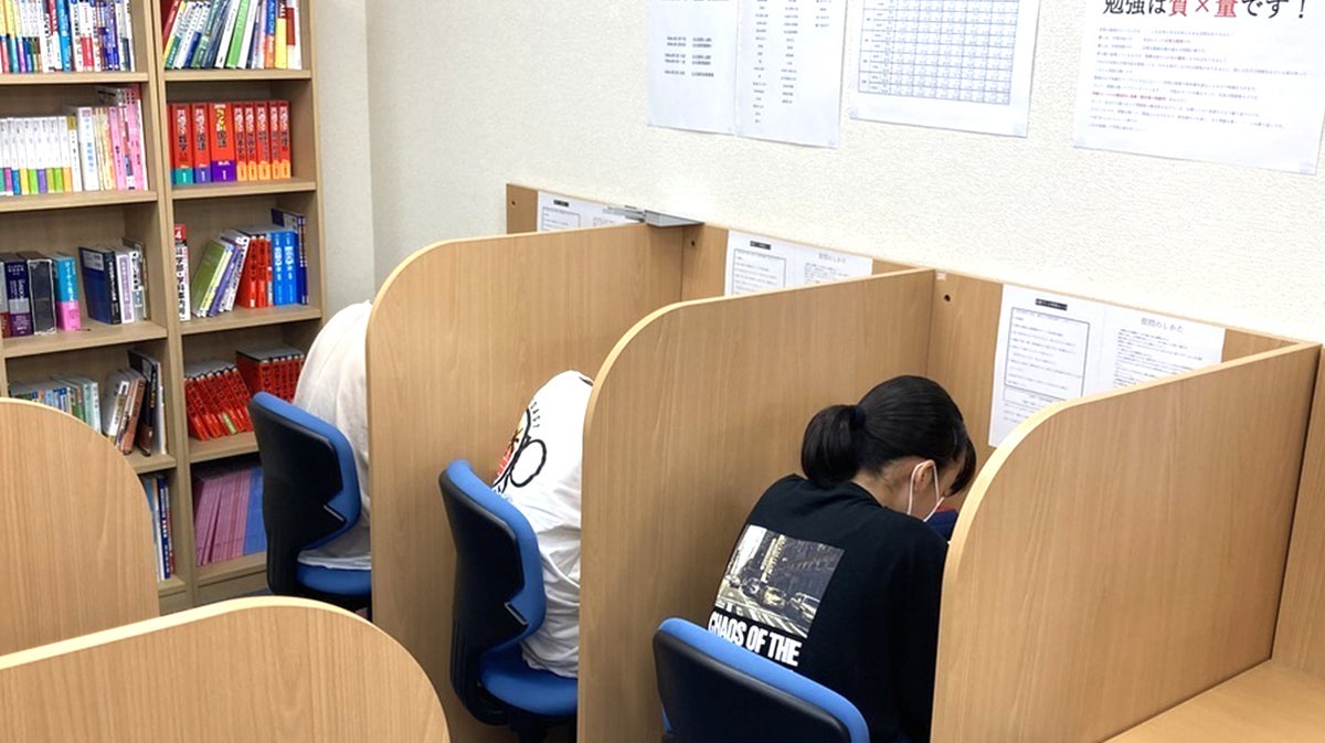 原校 質問できる自習ブース完備！いつでも自由に使えます！