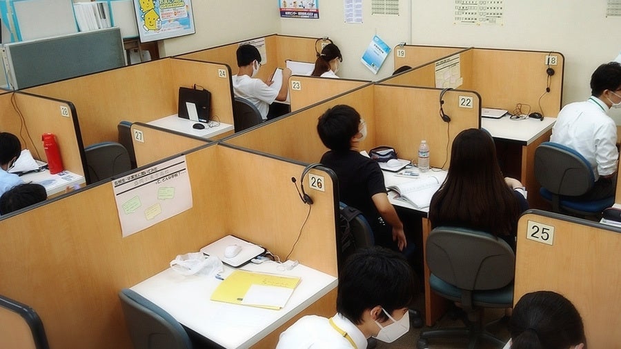 盛岡校 同じ時間帯に最大28名が授業している風景は熱気に満ちています。