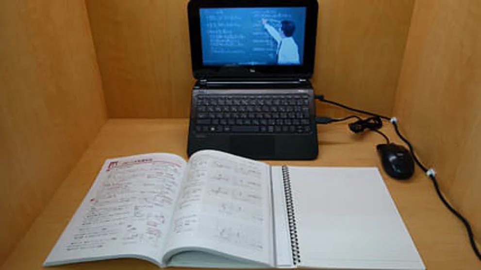 矢巾校 小学生から高校生まで対応の映像ブース！特に受験生には大きな見方です！