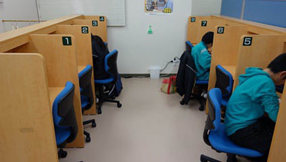 矢巾校 自習ブースは学校帰りでも自由に使えます！