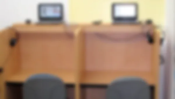 都南校 スーパー講師大学受験映像講座ブースでは基礎内容から難関大受験まで自分のペースで学習できます。