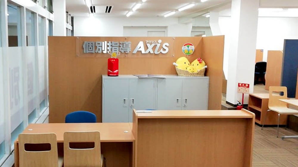 盛岡フェザン校 玄関を入るとすぐに受付