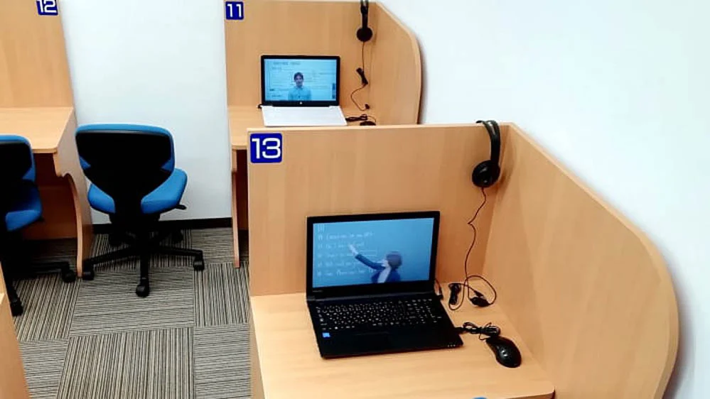 盛岡フェザン校 多様な学習ニーズに対応するオンライン・映像ブース