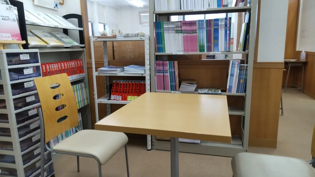 月が丘校 勉強の合い間に休憩できるフリースペース！