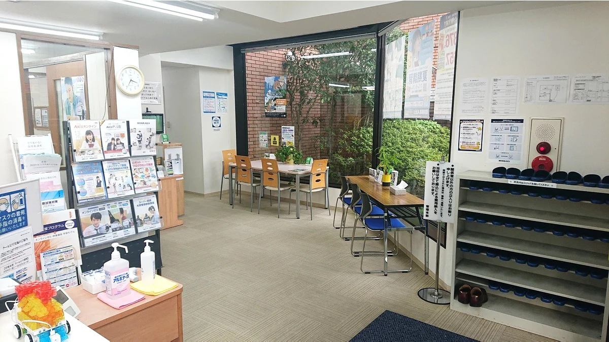 南光台校 明るく解放的なフリースペースで校舎内でのコミュニケーションを！！