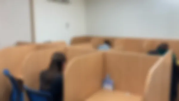 明石台校 真剣に、かつ集中して自習できます