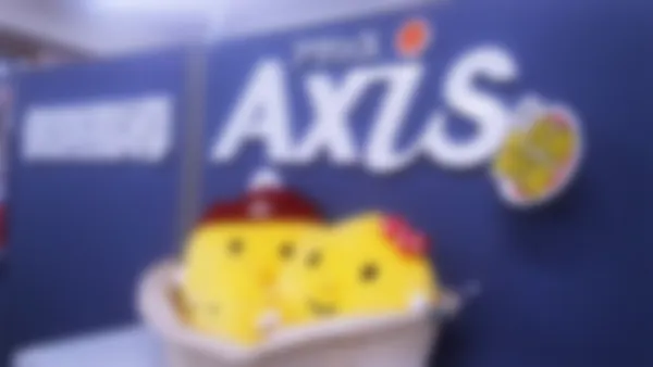 首里石嶺校 ごうかくクンとえまちゃんがお出迎え。