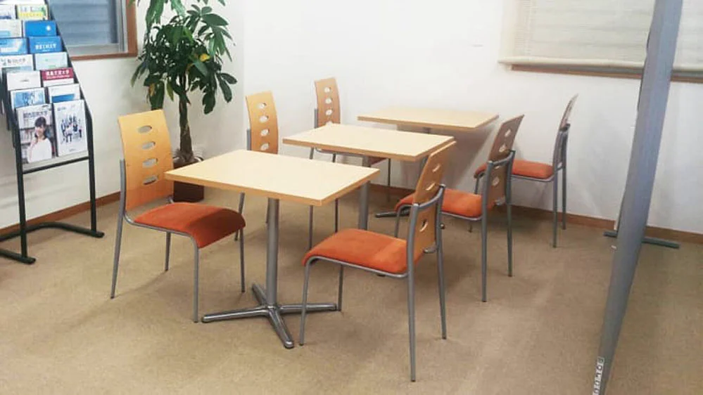 首里石嶺校 勉強の合間に休憩できるフリースペースでリフレッシュ。