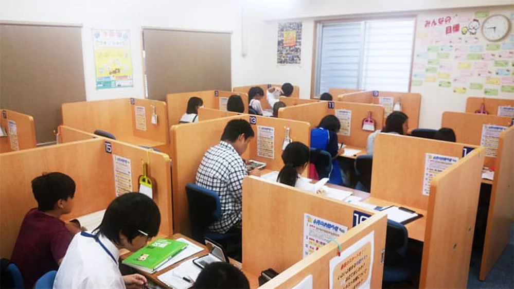 首里石嶺校 「解説」と「演習」を通して，「考える力」も養います。