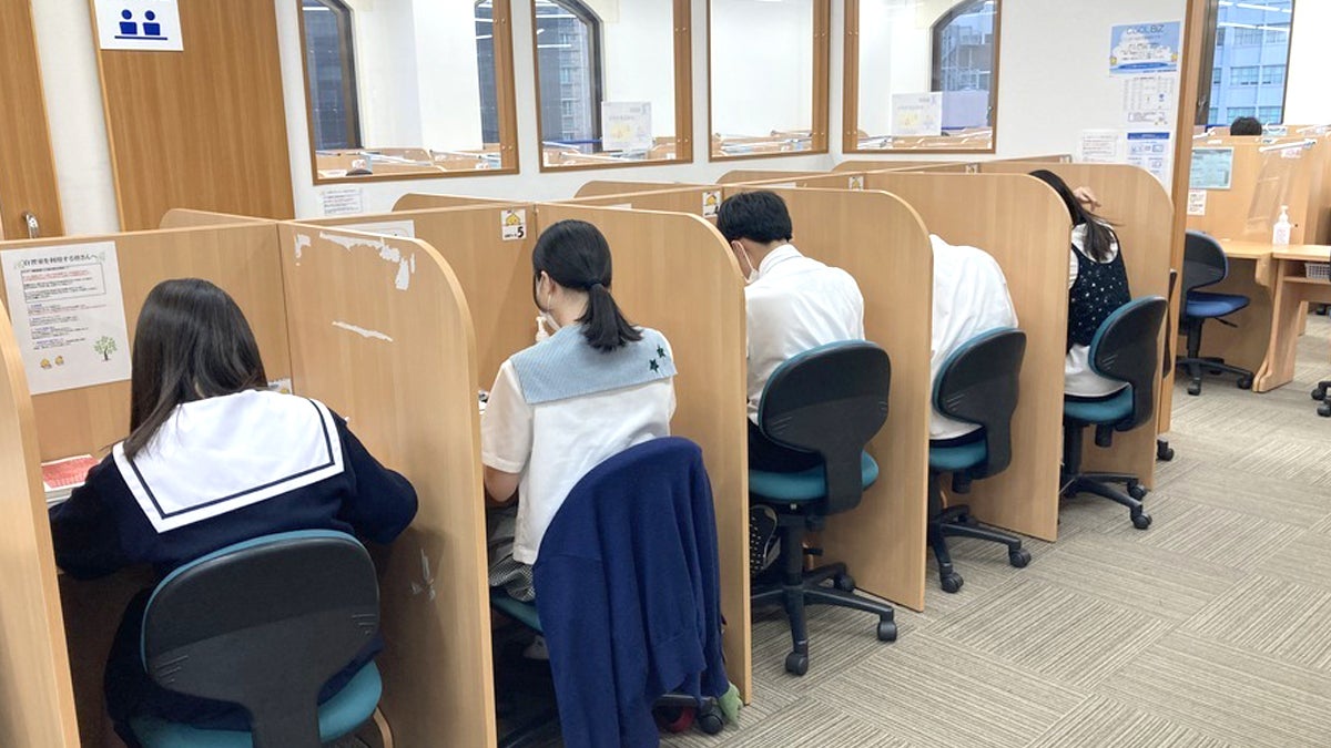 岡山校 開校時間はいつでも予約なしで自習室が利用できます。