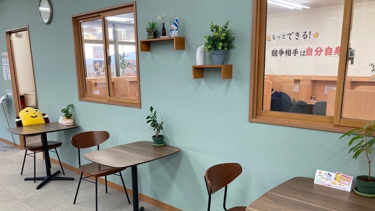 芳泉校 リビング感覚でくつろげる多目的スペース！
