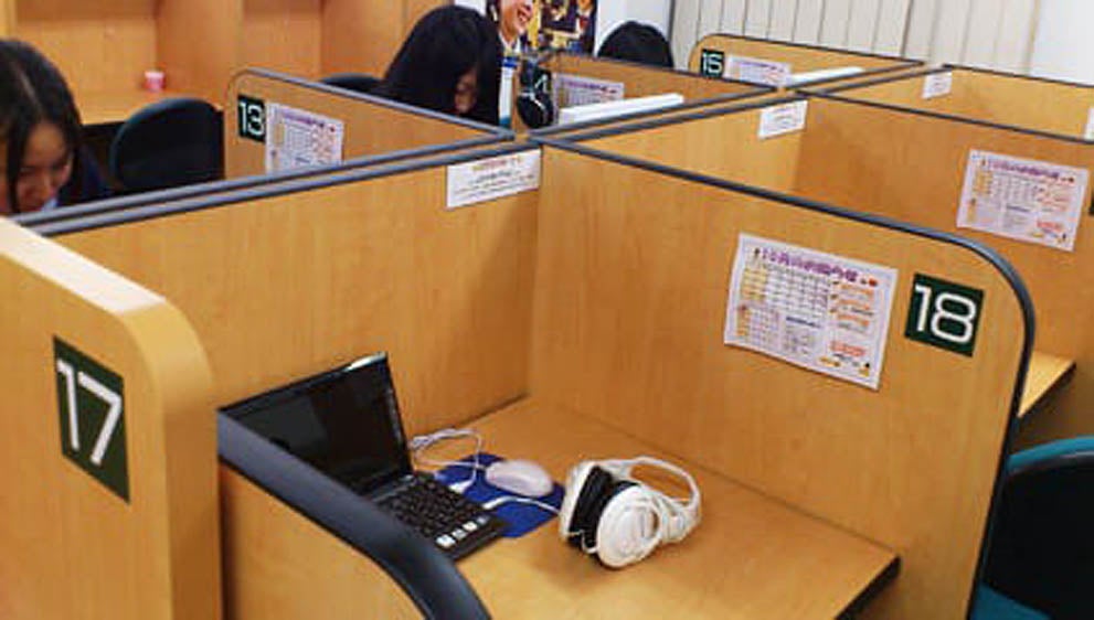 茶屋町駅前校 映像講座で高校生は力をつけています。