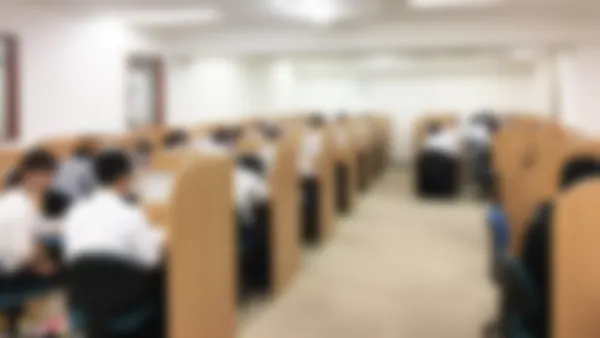 茶屋町駅前校 熱気に満ちた個別指導ブース