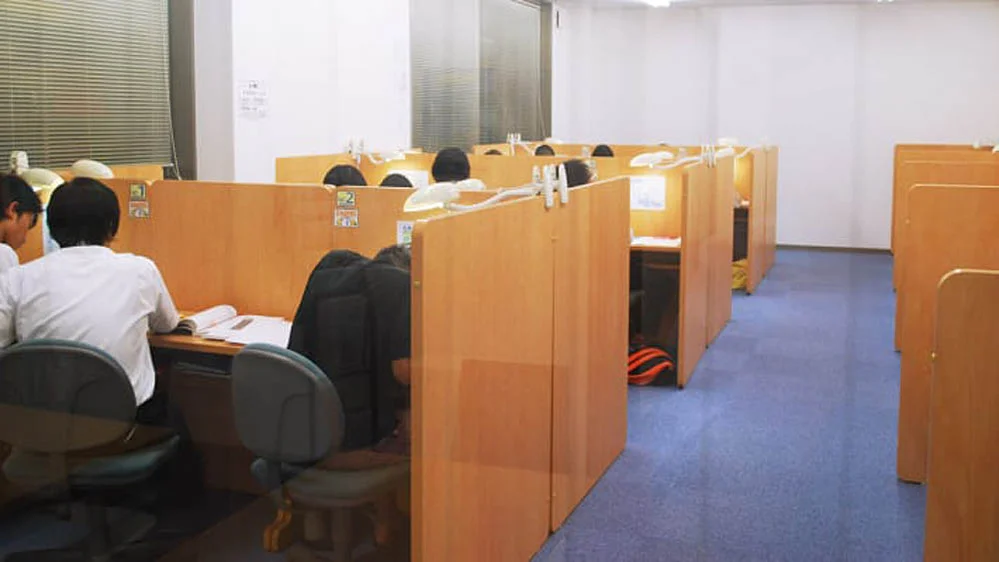 大高校 真剣な個別指導の様子が伝わってきます。