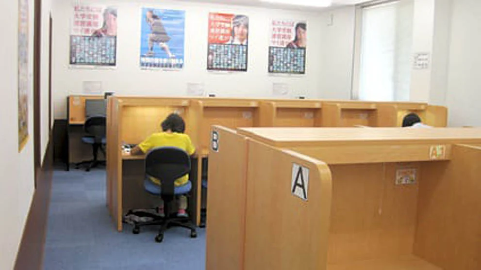 大高校 快適な環境の自習室です。