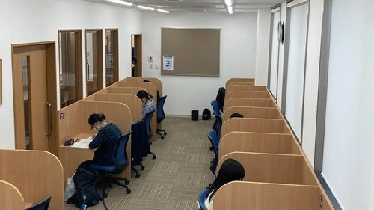 東岡山校 真剣に、かつ集中して自習できます