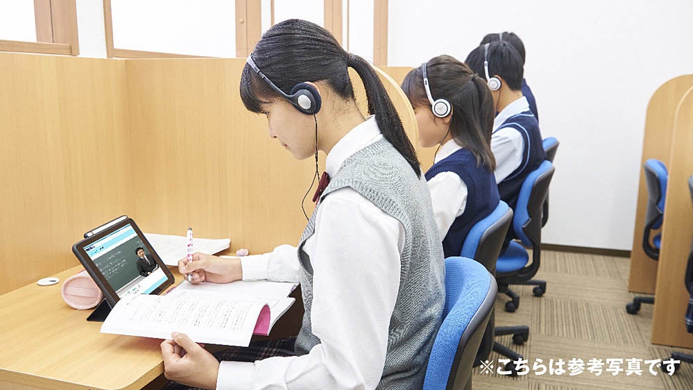 福浜校 スーパー講師大学受験映像講座ブースでは基礎内容から難関大受験まで自分のペースで学習できます。