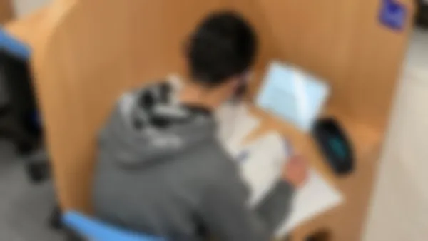 倉敷羽島校 スーパー講師大学受験映像講座ブースでは基礎内容から難関大受験まで自分のペースで学習できます。