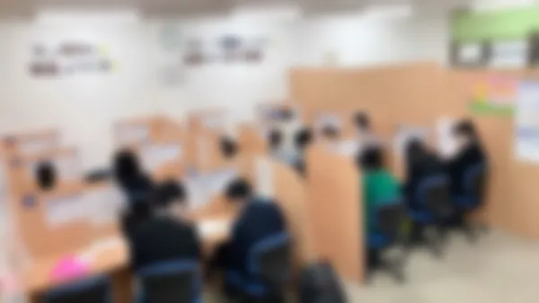 西阿知校 「解説」⇔「演習」でわかるだけでなく、「自分で解く力」も身につけます。