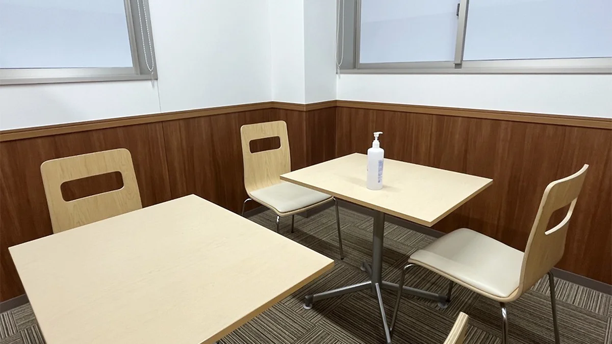 丸亀校 飲食可能なフリースペース完備