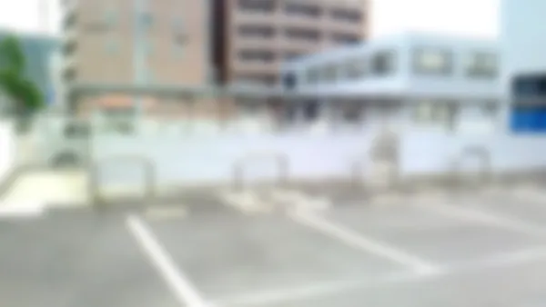 栗林校 駐車スペースと駐輪場