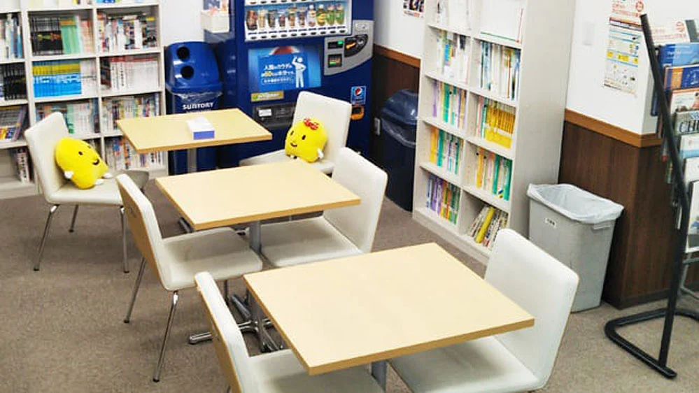 国分寺校 休憩スペースは会話も弾むリラックスできる空間!!