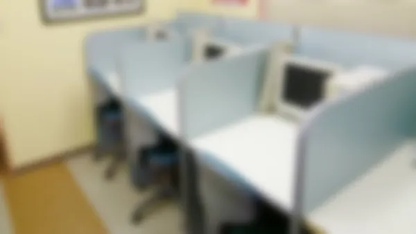 紫雲校 映像講座ブース、自習スペースも有効に。