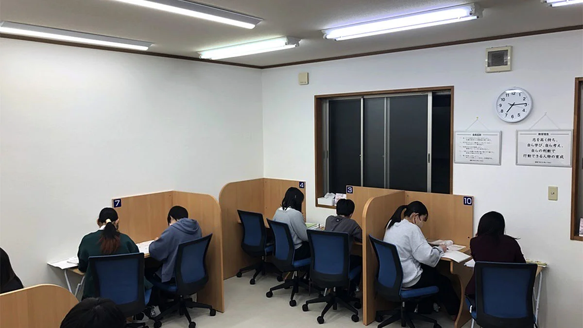 林校 授業が始まると教室は活気に溢れます