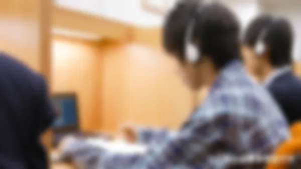 宇多津校 スーパー講師大学受験映像講座ブースでは基礎内容から難関大受験まで自分のペースで学習できます。