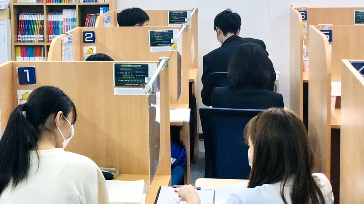 藤岡校 ライブ個別指導（１対１or１対２）は、先生が隣で一緒に。