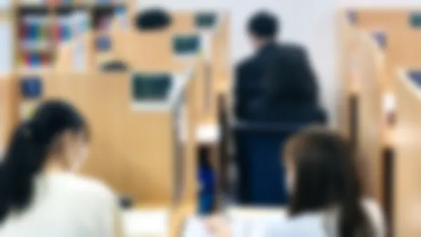 藤岡校 ライブ個別指導(1対1or1対2)は、先生が隣で一緒に。