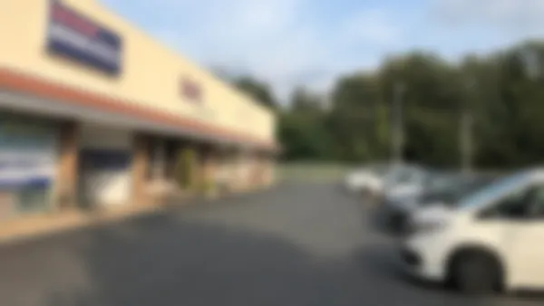 川原校 駐車場も完備!送迎にも便利です。周りの自然からは小鳥のさえずりも聞こえます。