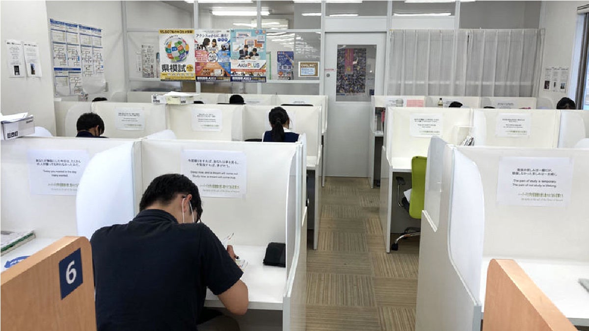 新水前寺校 黙々と勉強できると評判の奥に広がる自習室