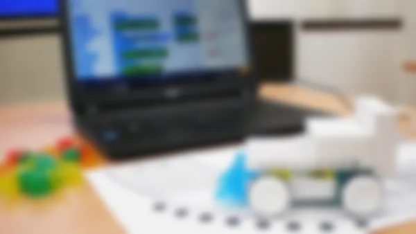 帯山校 ロボットプログラミング講座を始め、小学生の「学び」も多様に。