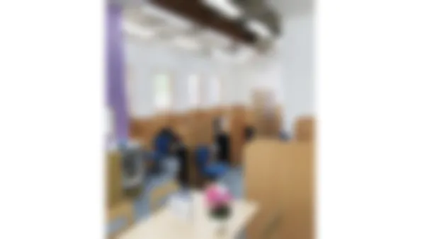 東町校 天井の高い校舎です♪安心して学習できる環境をご用意しました♪4つの専用換気窓を設置♪