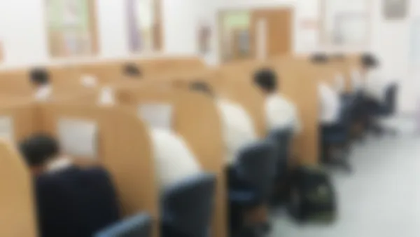 東町校 開放感あふれる自習室♪専用換気窓設置♪