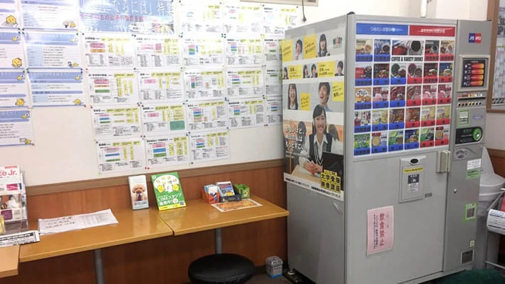 帷子ノ辻校 勉強の合い間にほっと休憩できるフリースペースをご用意しました。