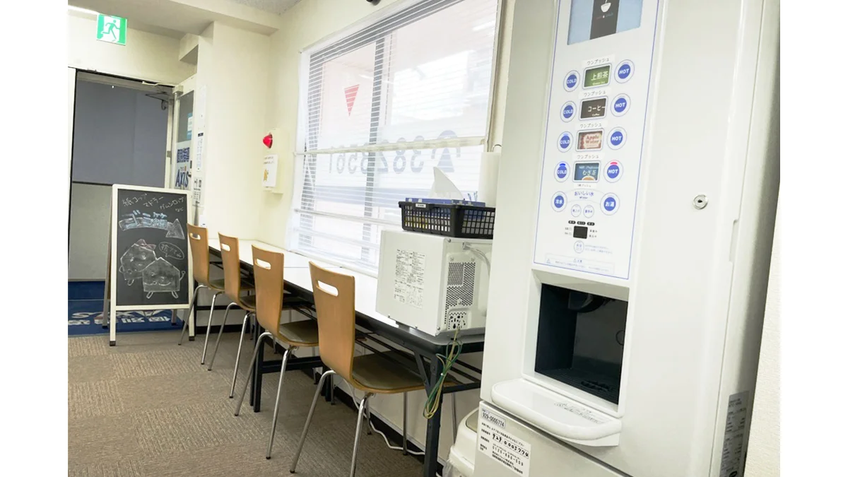 桂校 軽食OK｜長時間学習を支えるカフェ風フリースペース